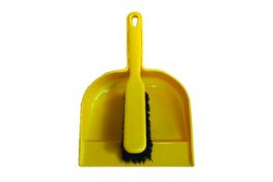 PLASTIC DUSTPAN & BRUSH SET
